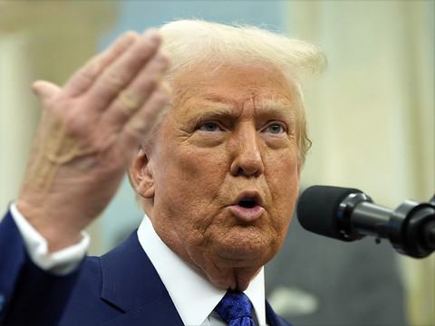 Un juge rétablit le plan de départ pour fonctionnaires de Trump