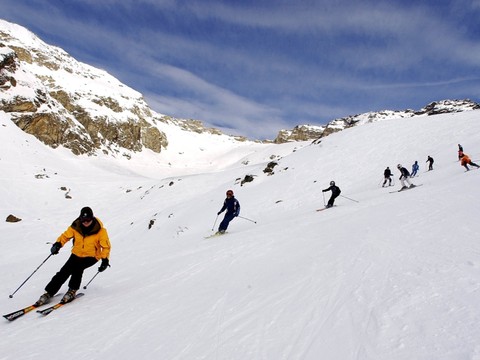 Neuchâtel: pas d'alcool en journée lors de camps de ski