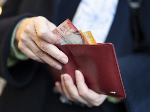 Pas de paiements en espèces dans les agences postales pour empêcher le blanchiment d'argent