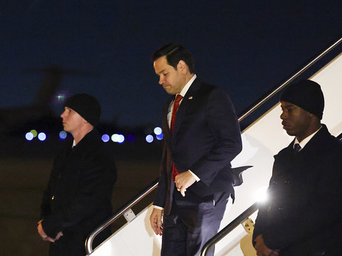 L'avion de Rubio fait demi-tour à cause d'un problème technique