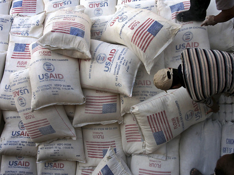 Un juge bloque le gel des fonds américains d'aide ordonné par Trump