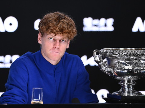 Jannik Sinner accepte une suspension immédiate de trois mois