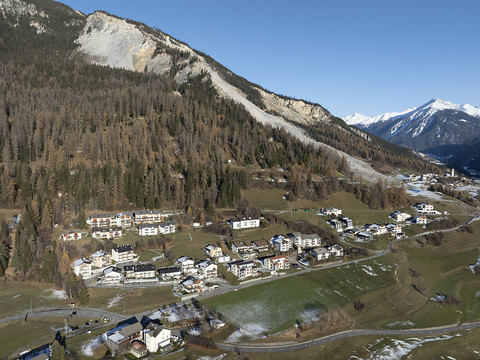 Des habitants de Brienz accèdent à leur logement après des mois
