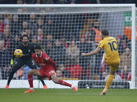 Premier League: Liverpool assure l'essentiel