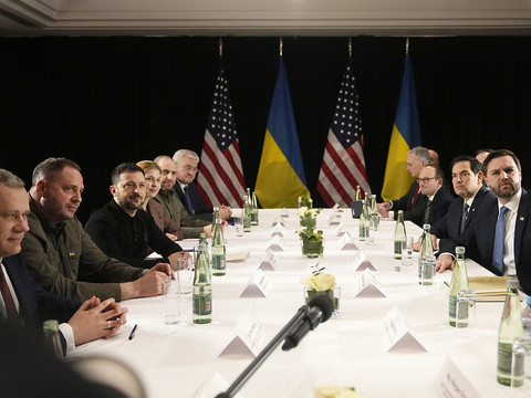 Russes et Américains mardi à Ryad pour 