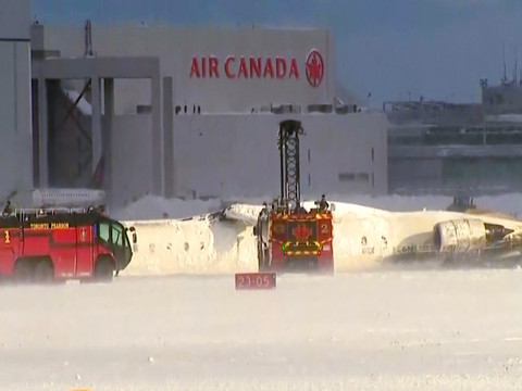 Accident d'un avion à l'atterrissage à Toronto, 8 blessés
