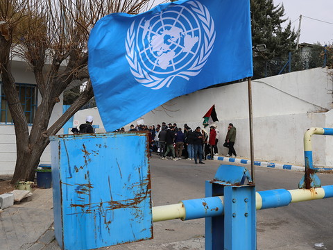 Une commission veut suspendre la contribution suisse à l'UNRWA