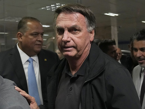 Le parquet brésilien inculpe Bolsonaro pour un projet de putsch
