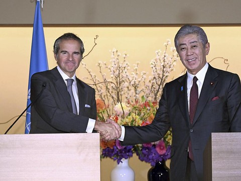 Le chef de l'AIEA, Rafael Grossi, en visite à Fukushima