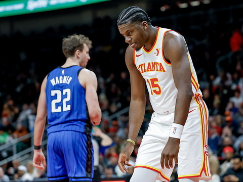 Les Hawks battus pour le retour de Clint Capela
