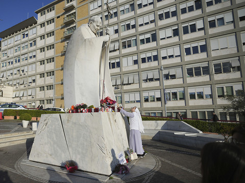 Le pape n'est 