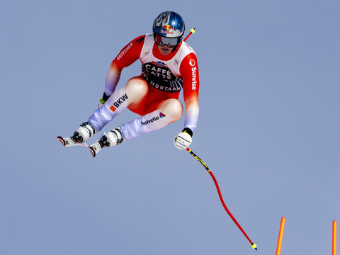 Triplé suisse en descente: 1. von Allmen, 2. Odermatt, 3. Monney