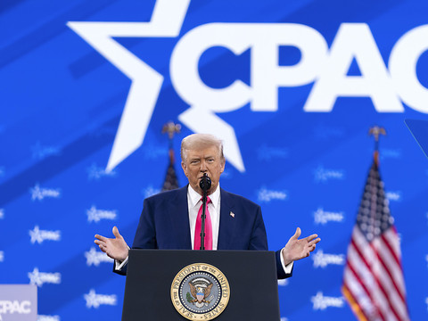 Trump accueilli en vedette à la grand-messe des conservateurs CPAC