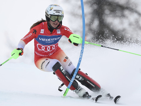 Slalom: Holdener 6e de la 1re manche, Rast éliminée