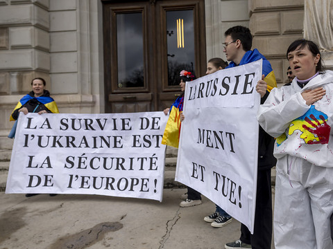 Genève: plus de 800 personnes manifestent leur soutien à l'Ukraine