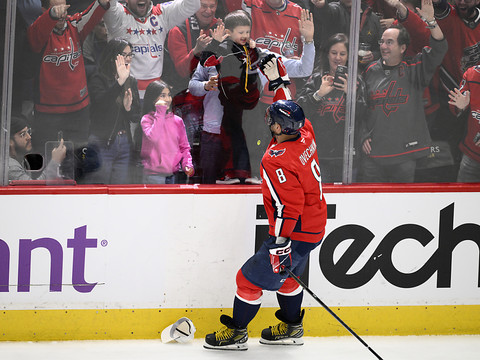 Ovechkin en plante trois et se rapproche de Gretzky