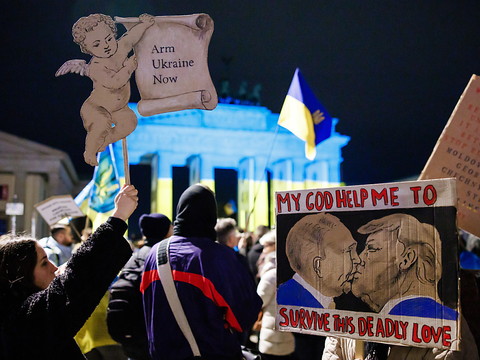 Des milliers de manifestants pour l'Ukraine à Berlin