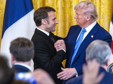 Macron met en garde Trump contre une 