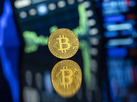 Le bitcoin chute sous 90'000 dollars