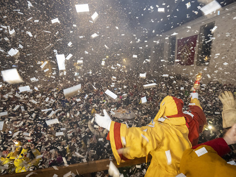 Le carnaval de Lucerne 2025 a commencé jeudi à l'aube
