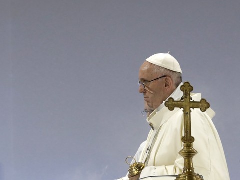 Le pape, dont l'état s'améliore, 