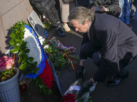 Des diplomates rendent hommage à l'opposant russe assassiné Nemtsov