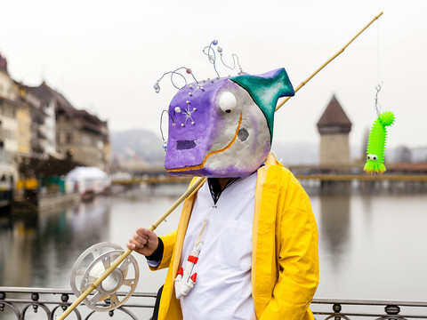 Des milliers de spectateurs au cortège du carnaval à Lucerne