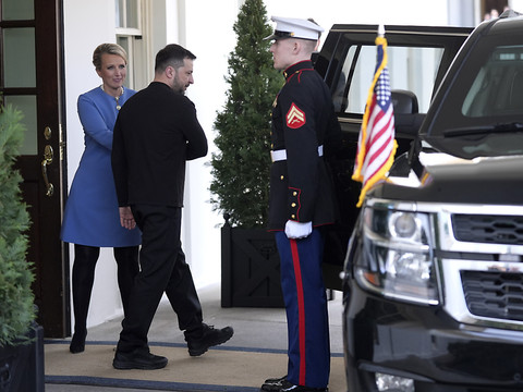 Zelensky quitte la Maison Blanche après un affrontement avec Trump