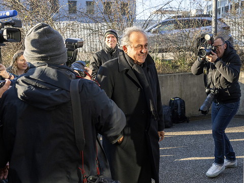Sepp Blatter et Michel Platini justifie le versement de la FIFA
