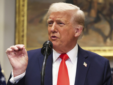 Ukraine: Trump s'impatiente et accroît la pression sur Zelensky