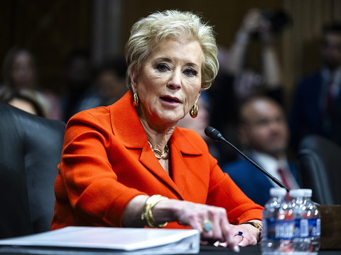 Ex-patronne du catch confirmée à la tête de l'éducation américaine