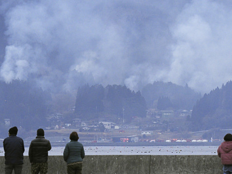Japon: répit de la pluie face au pire incendie de forêt en 50 ans