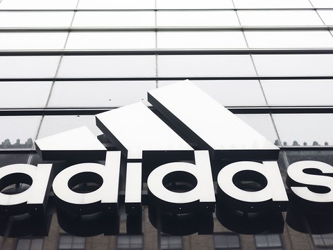 Adidas, de nouveau rentable sans Yeezy, optimiste pour 2025