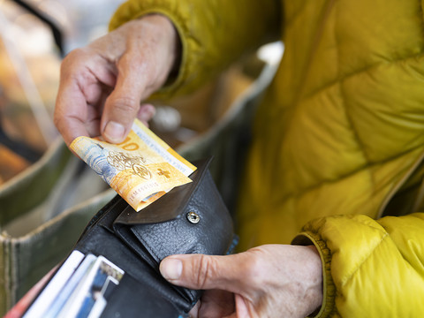Le maintien du franc suisse à inscrire dans la Constitution