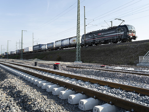 Renforcer le transport de marchandises par le rail et par bateau