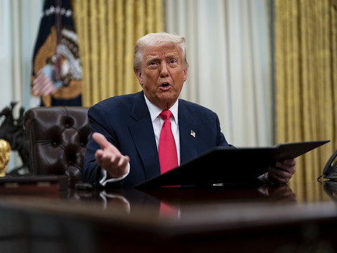 Trump signe un décret pour une 