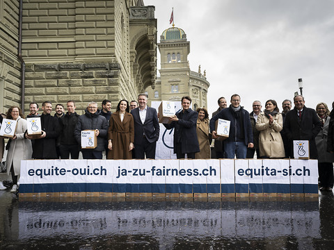 Le Conseil fédéral rejette l'initiative du Centre sur l'imposition des couples mariés