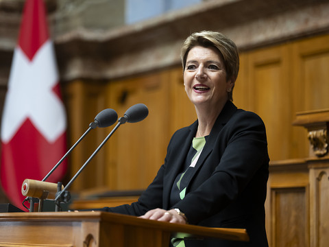 Karin Keller-Sutter rend hommage à la première conseillère fédérale