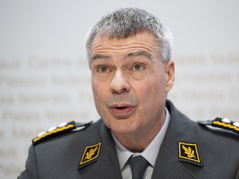 Les officiers veulent une direction politique et militaire forte