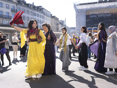 Des milliers de manifestants à Zurich pour la Journée des femmes