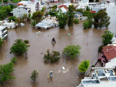 Au moins 13 morts dans des pluies torrentielles à Bahia Blanca