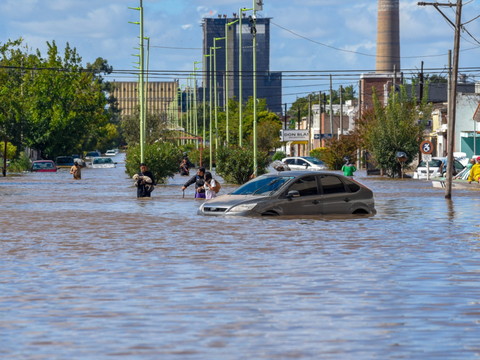 Inondations en Argentine: 16 morts, 1000 personnes évacuées