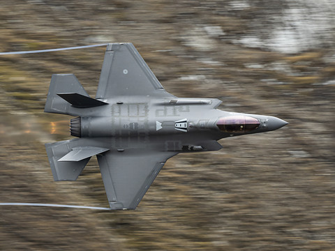 Renoncer à l'achat des avions de combat F-35 coûterait à la Suisse