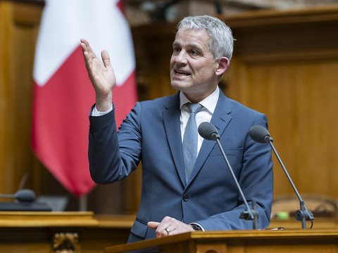 Le National veut un tour de vis envers les requérants criminels