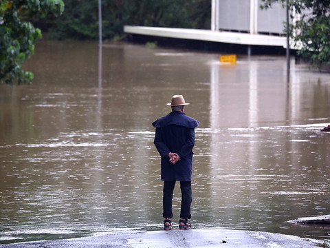 Milliers de foyers australiens toujours sans courant après Alfred
