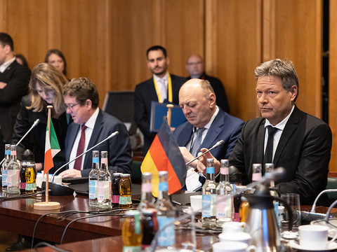 Le Parlement avalise l'accord sur le gaz avec Rome et Berlin