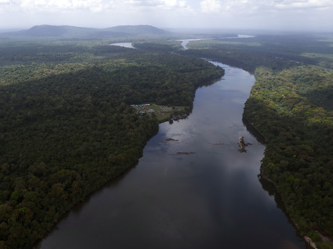 Le Guyana expulse 75 Vénézuéliens de la zone disputée par Caracas
