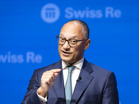 Le nouveau patron de Swiss Re a touché 5,16 millions en 2024