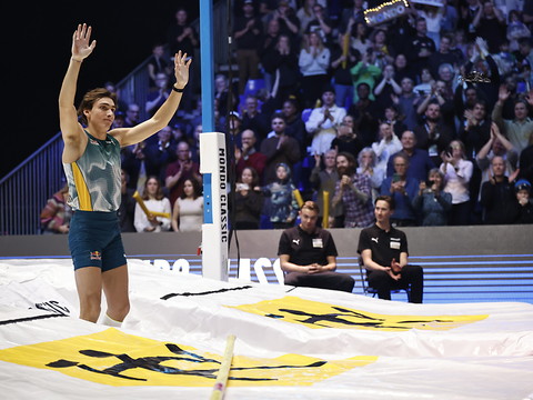 Duplantis échoue à battre son record du monde à domicile