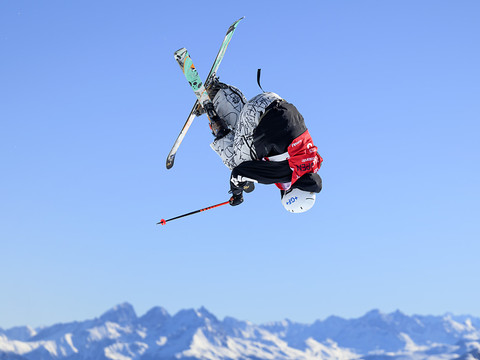 Andri Ragettli sur le podium à Tignes